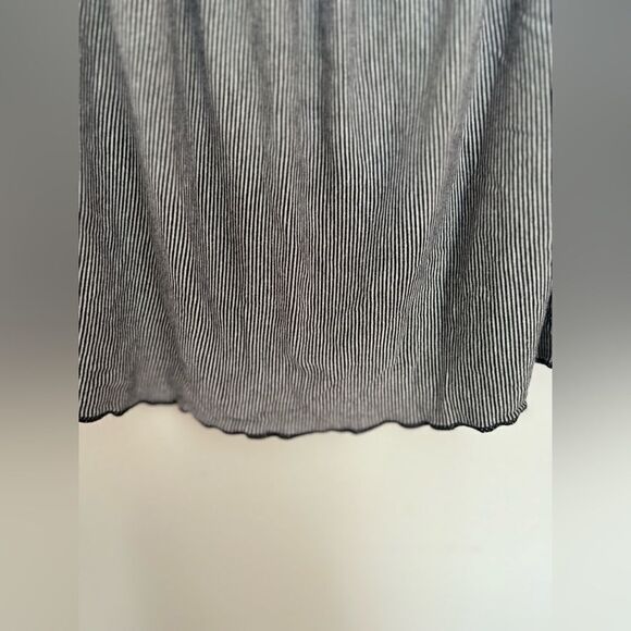 American Eagle black and white stripe soft & sexy t with sleeve detail size XS - Picture 8 of 11